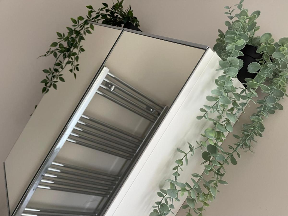 New Stylish House - Sleeps 7 - Free Parking - Contractors Welcome - Wifi Holiday home Birmingham