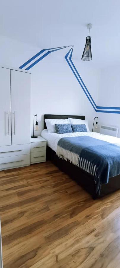 Blue Escape--lovely 2beds 1bath With Free Parking *