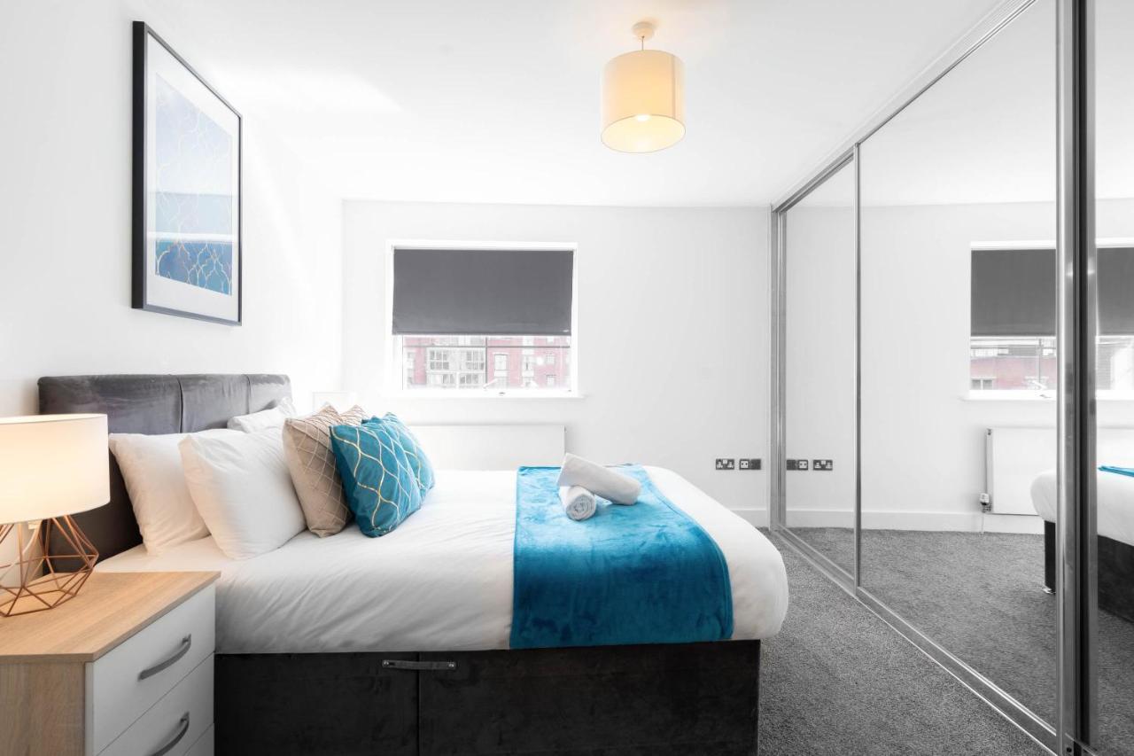 Apartment Centre - Two Bedroom - Juliet Balcony - Secure Parking - Wifi - Smart Tv