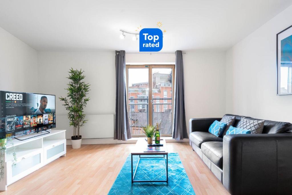 Centre - Two Bedroom - Juliet Balcony - Secure Parking - Wifi - Smart Tv