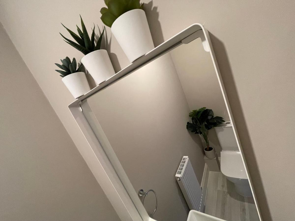New Stylish House - Sleeps 7 - Free Parking - Contractors Welcome - Wifi Birmingham
