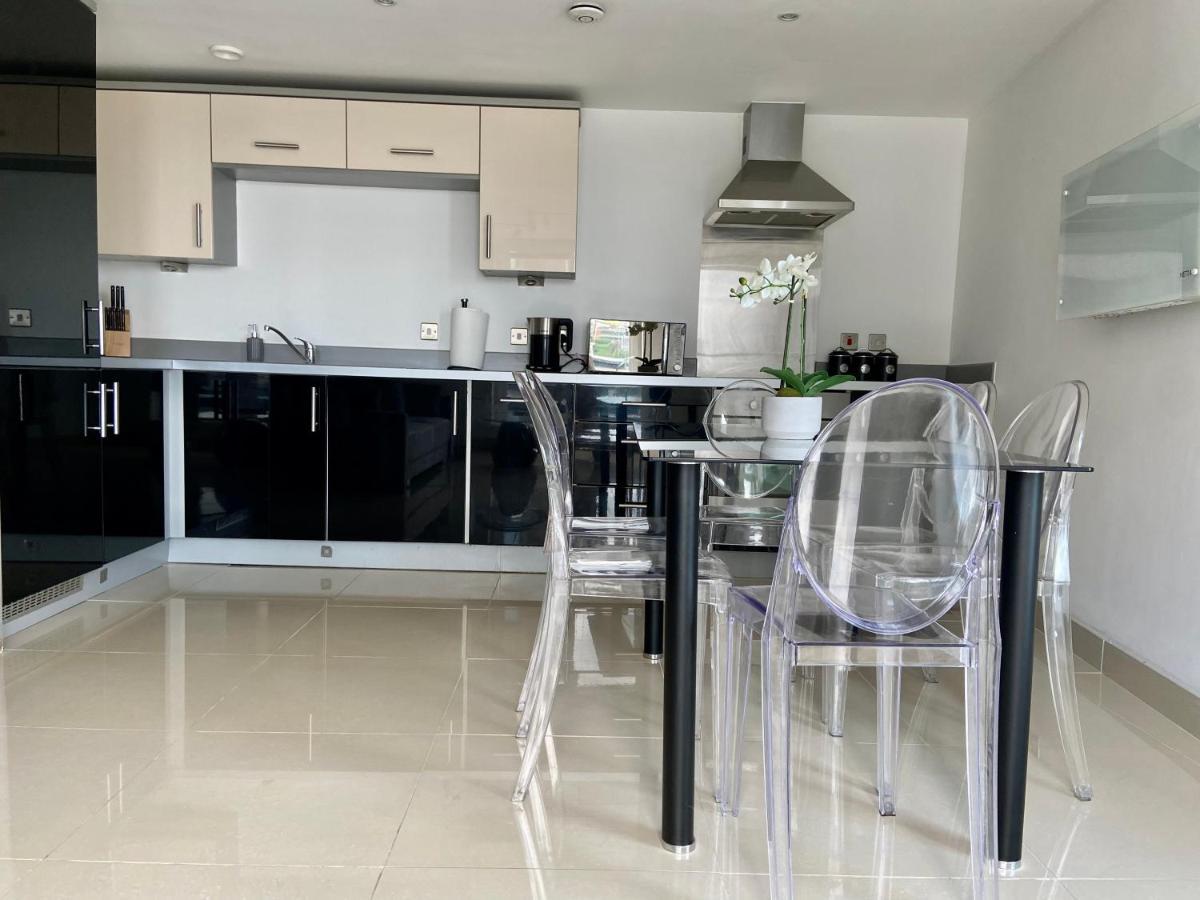 Apartment 2 Bedroom Penthouse *
