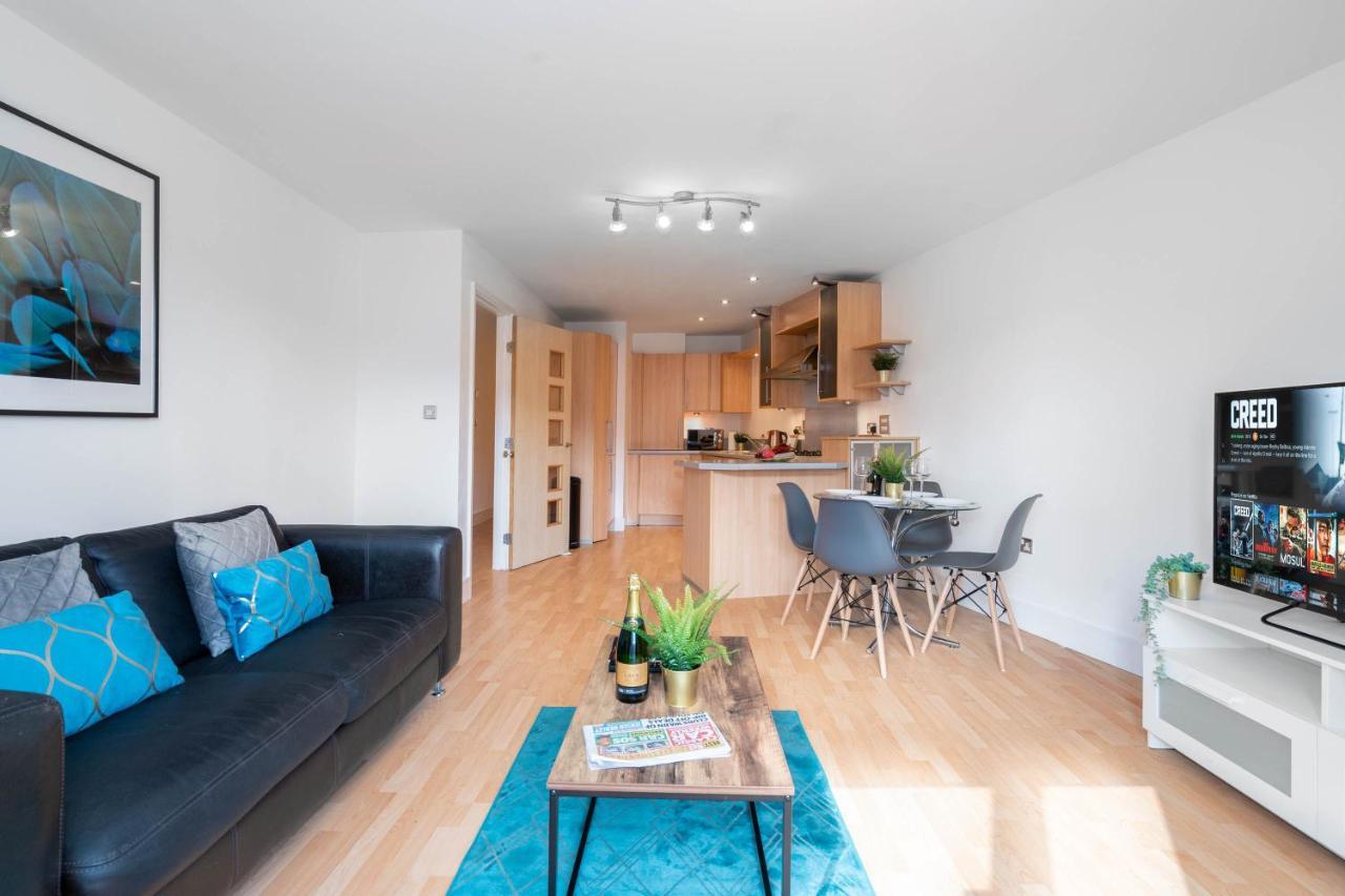 Centre - Two Bedroom - Juliet Balcony - Secure Parking - Wifi - Smart Tv Apartment Birmingham