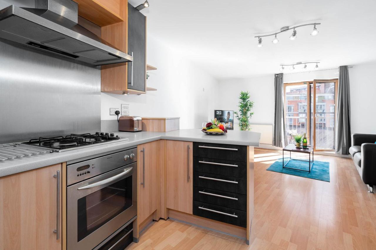 Centre - Two Bedroom - Juliet Balcony - Secure Parking - Wifi - Smart Tv Apartment *