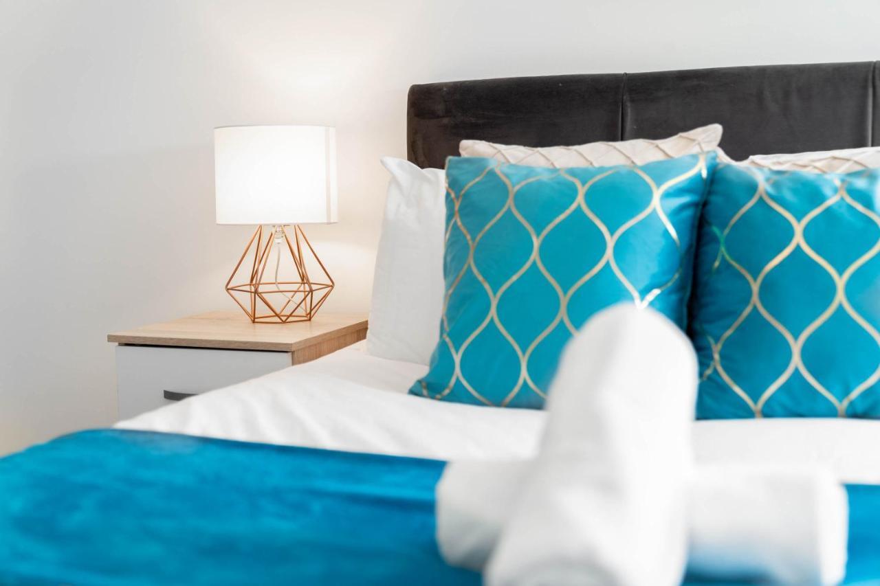 Apartment Centre - Two Bedroom - Juliet Balcony - Secure Parking - Wifi - Smart Tv *