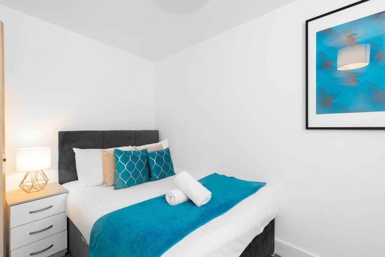 Centre - Two Bedroom - Juliet Balcony - Secure Parking - Wifi - Smart Tv * Birmingham