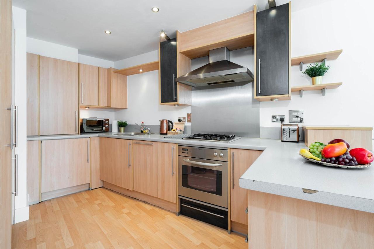 Centre - Two Bedroom - Juliet Balcony - Secure Parking - Wifi - Smart Tv Apartment Birmingham