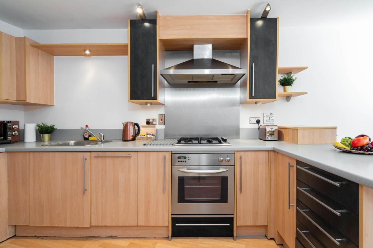 Centre - Two Bedroom - Juliet Balcony - Secure Parking - Wifi - Smart Tv *