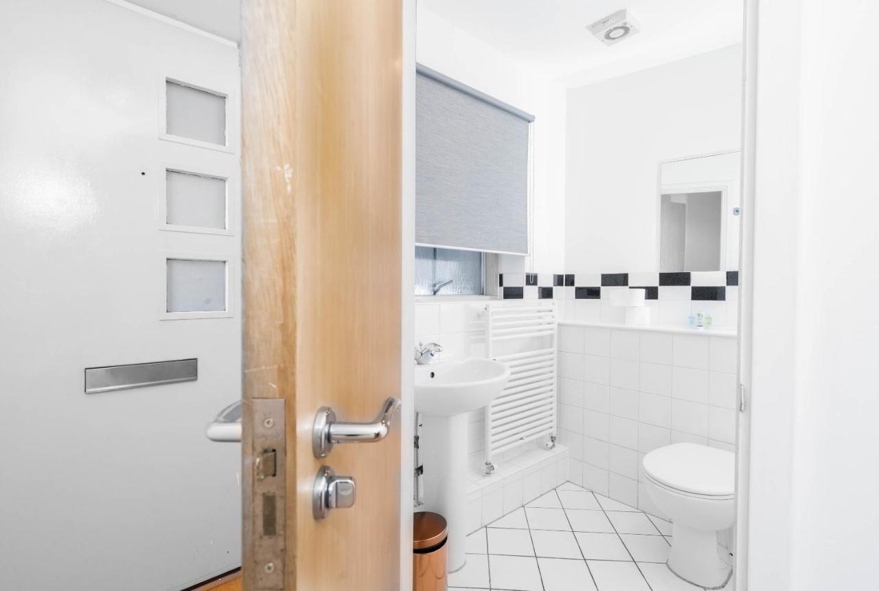 Centre - Two Bedroom - Juliet Balcony - Secure Parking - Wifi - Smart Tv Apartment Birmingham
