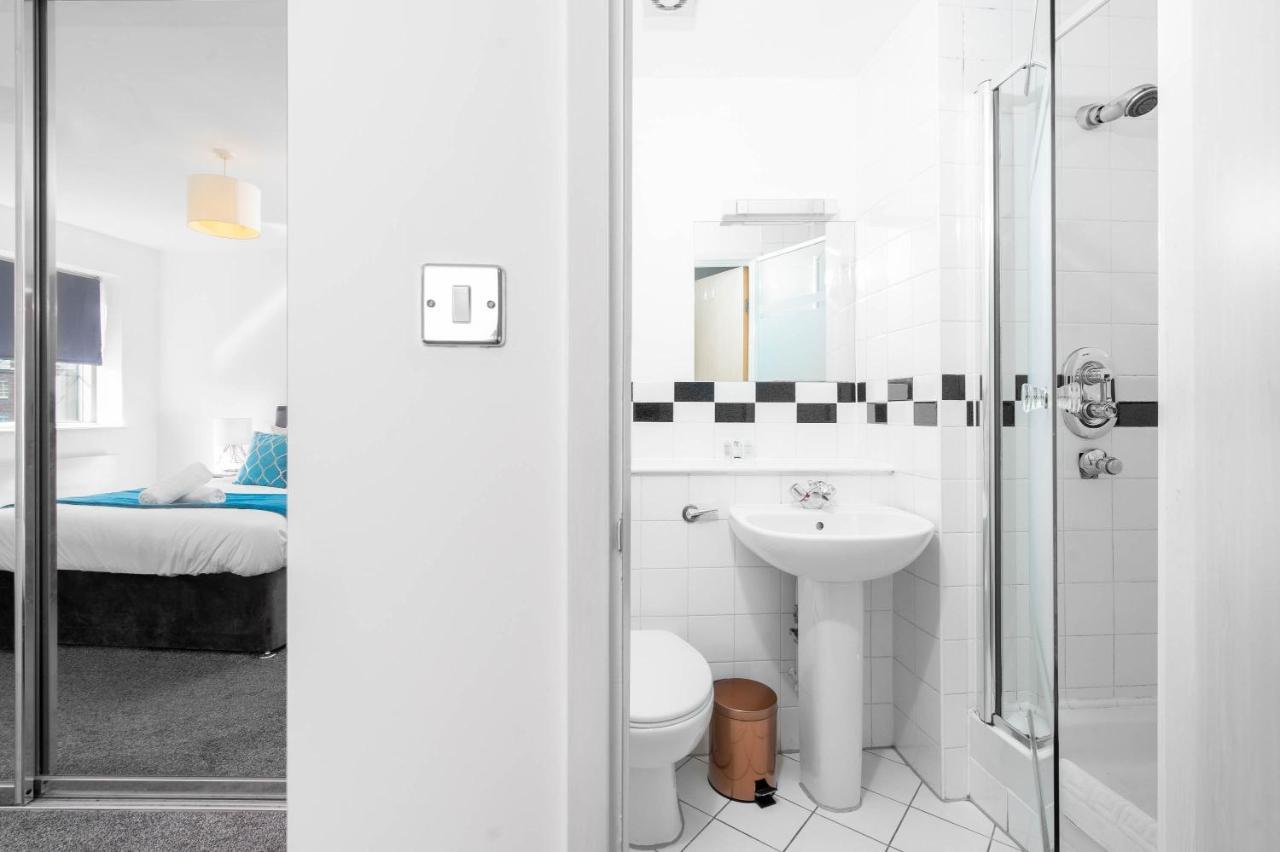 Centre - Two Bedroom - Juliet Balcony - Secure Parking - Wifi - Smart Tv *