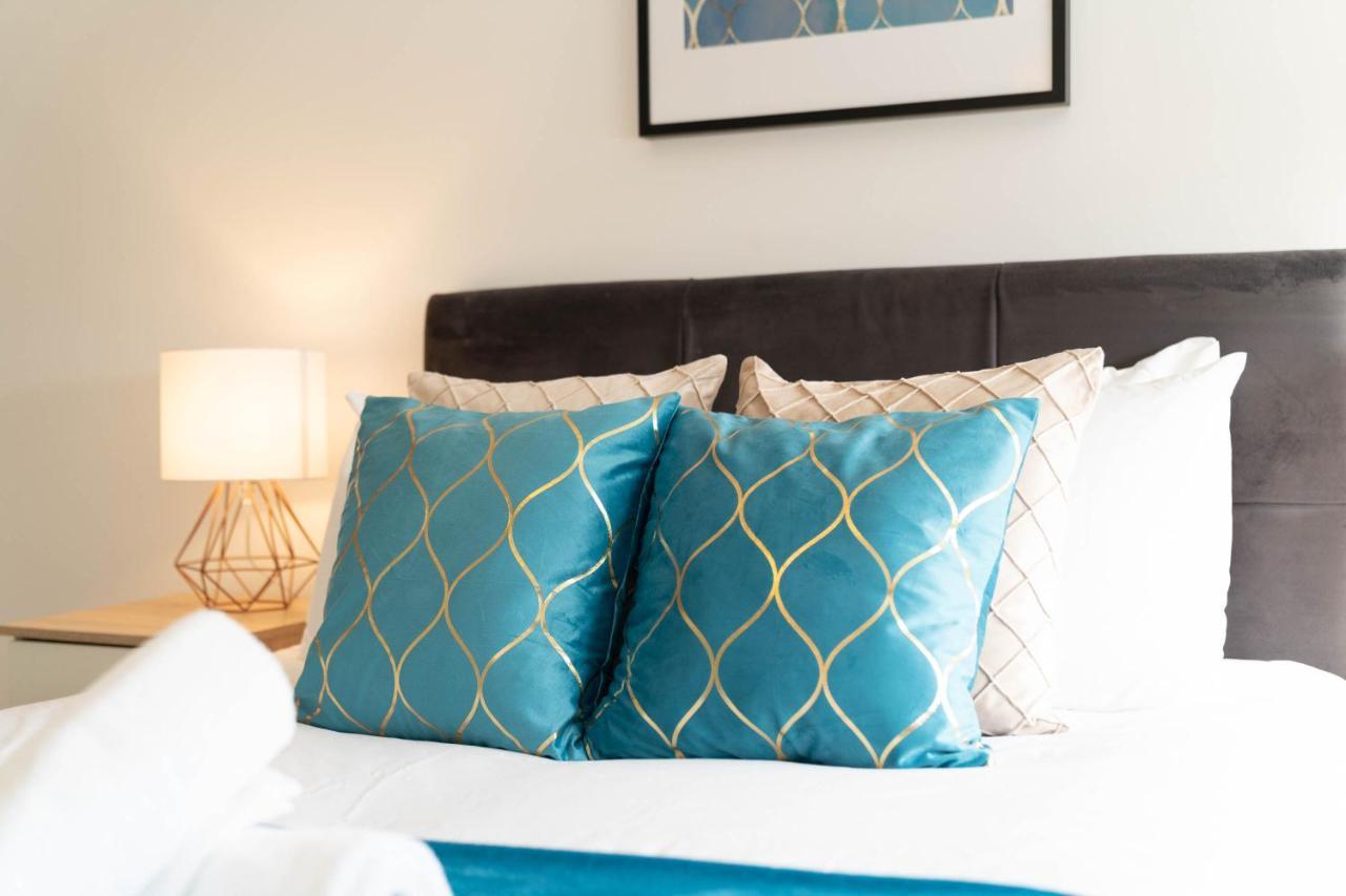 Apartment Centre - Two Bedroom - Juliet Balcony - Secure Parking - Wifi - Smart Tv