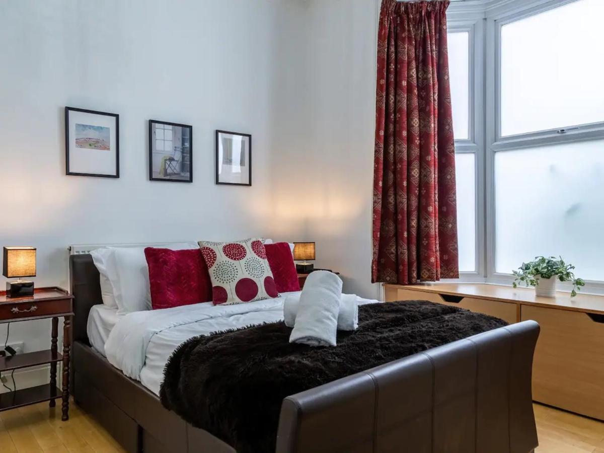 Pass The Keys Best View In - 5 Bed Character House Holiday home Birmingham