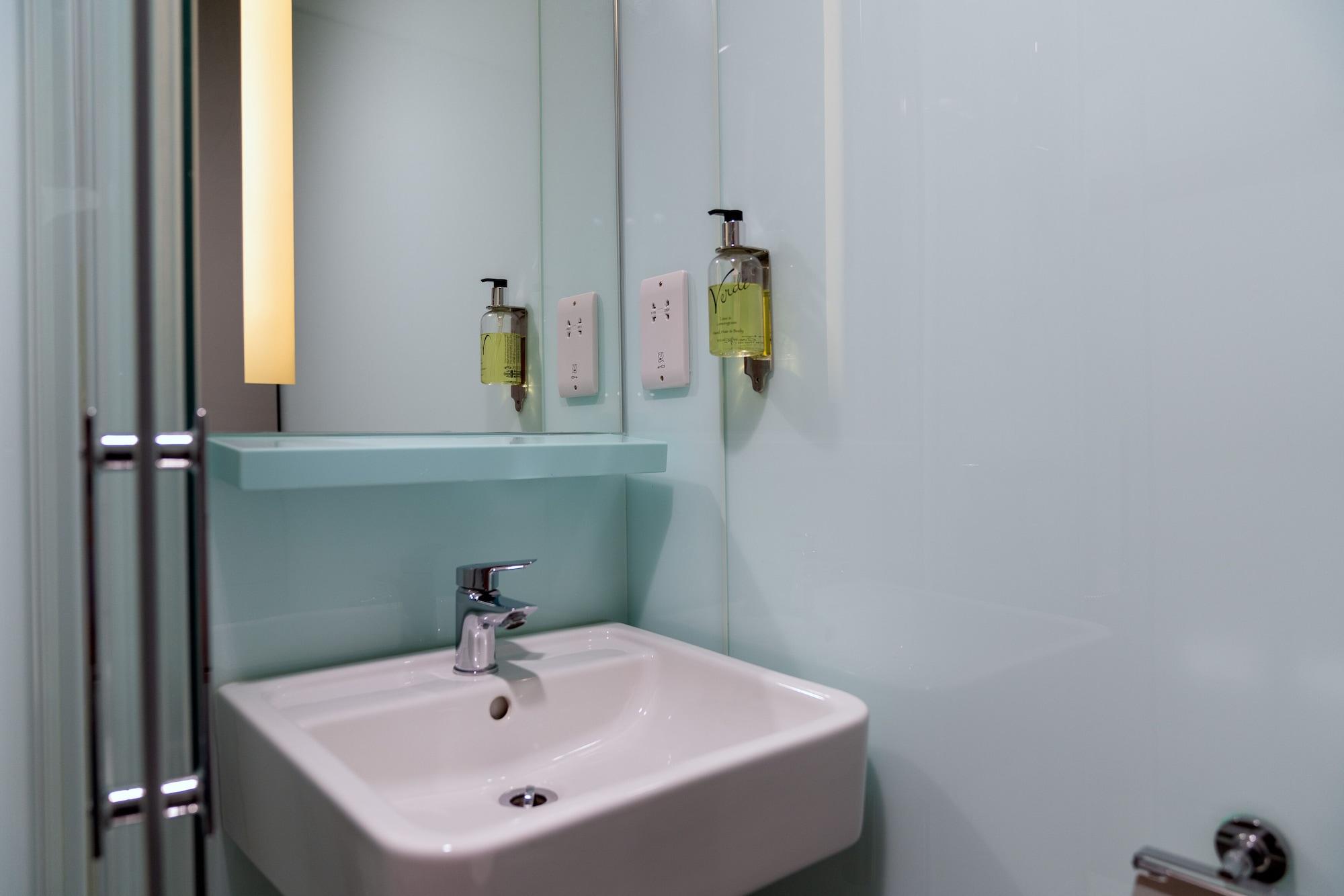 Hotel Easyhotel 3*