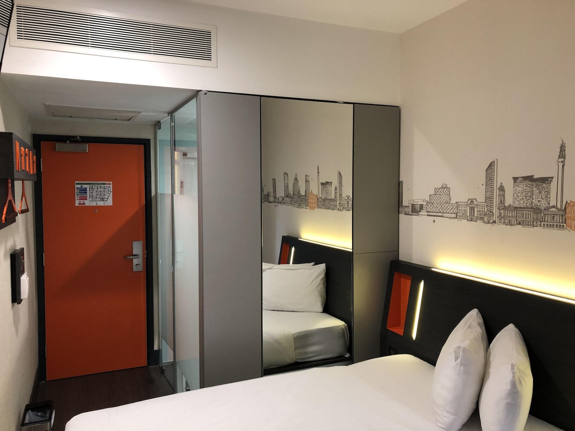 Hotel Easyhotel 3*