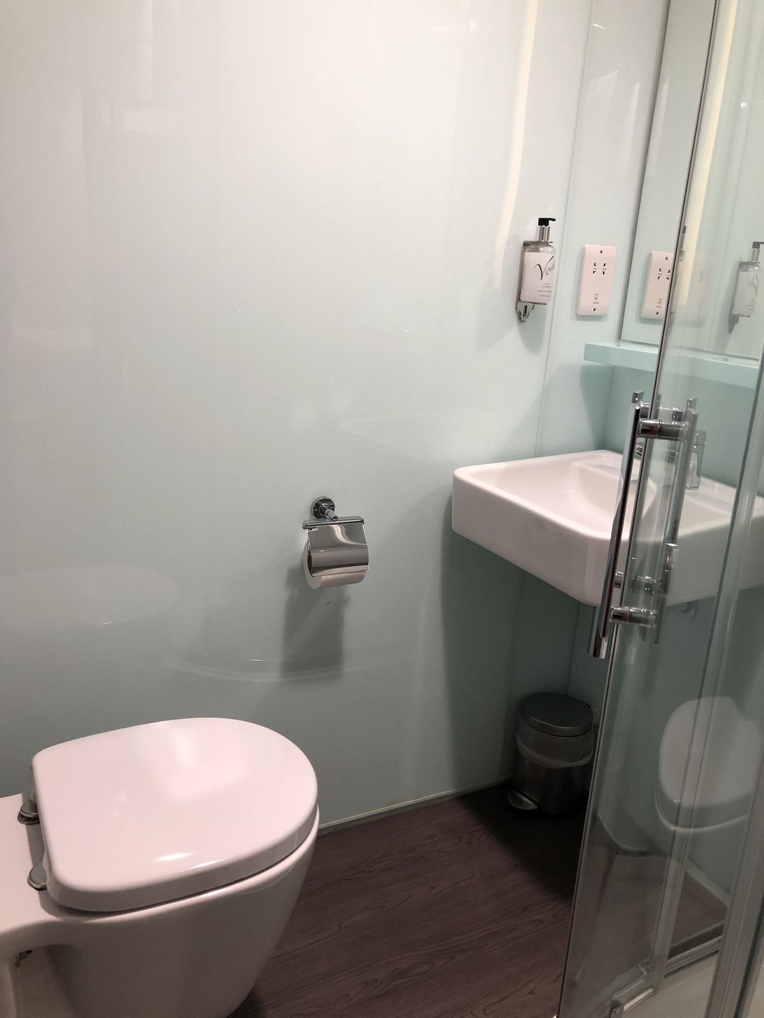 Easyhotel 3*