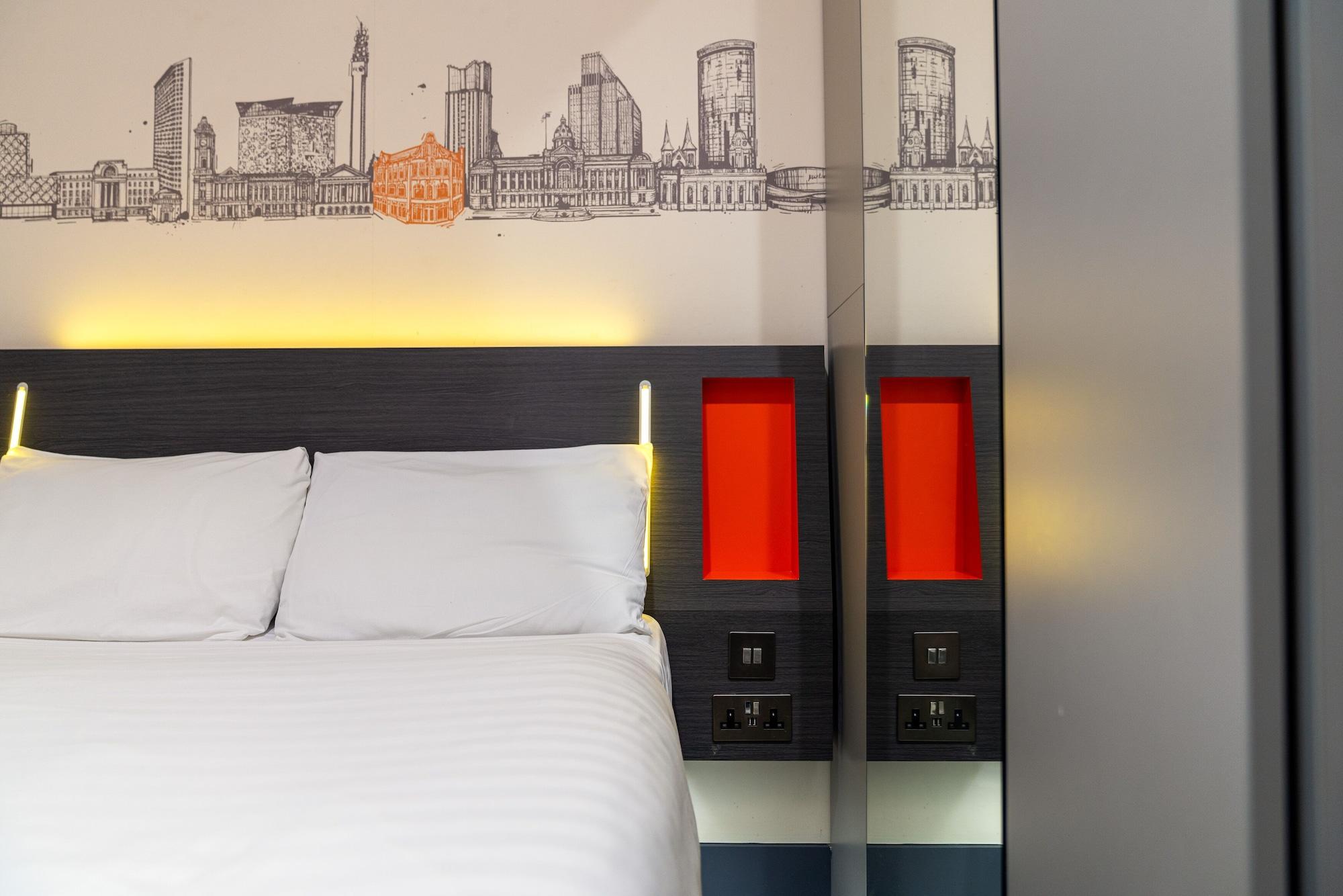Easyhotel 3*
