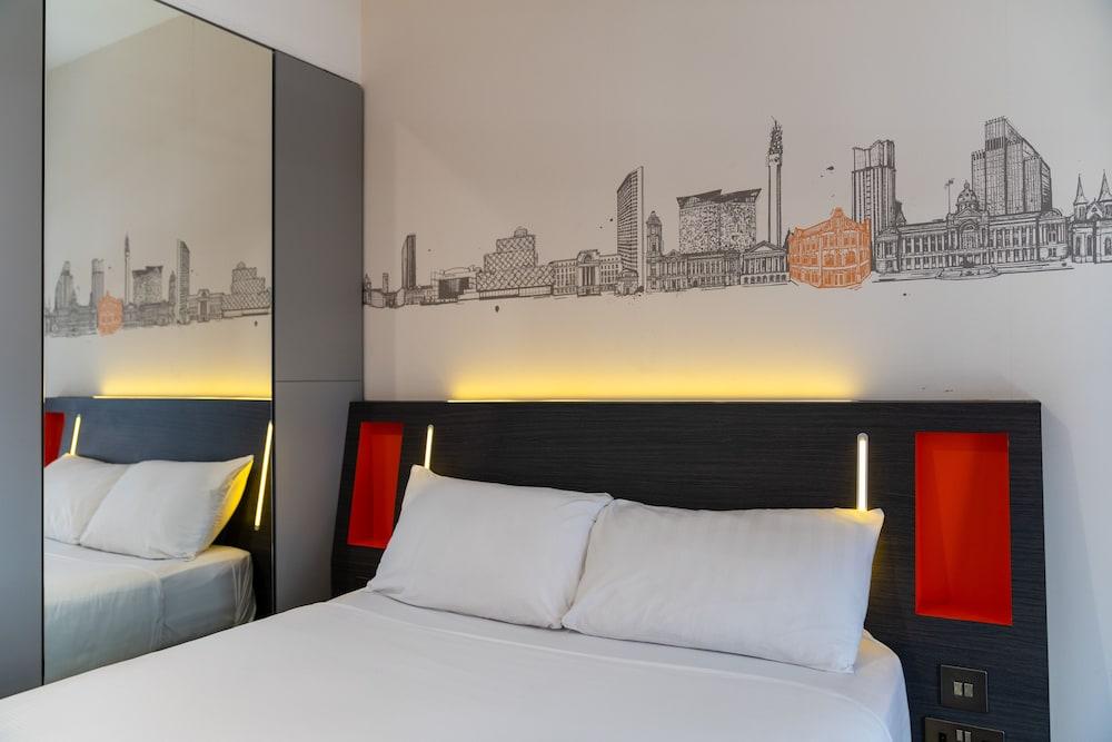 Easyhotel 3*