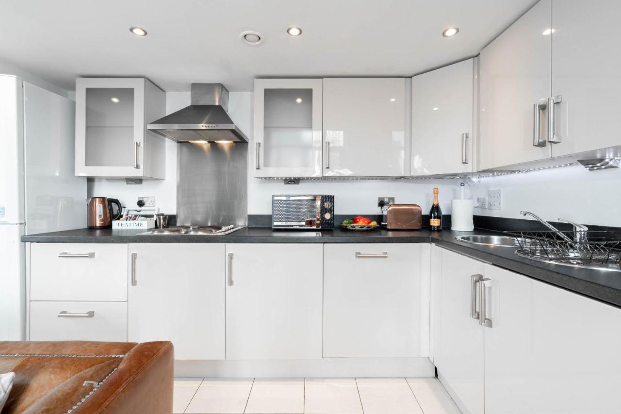 Duplex Penthouse - Centre - 2 Bedroom - Secure Parking - Terrace - Skyline Views Apartment *