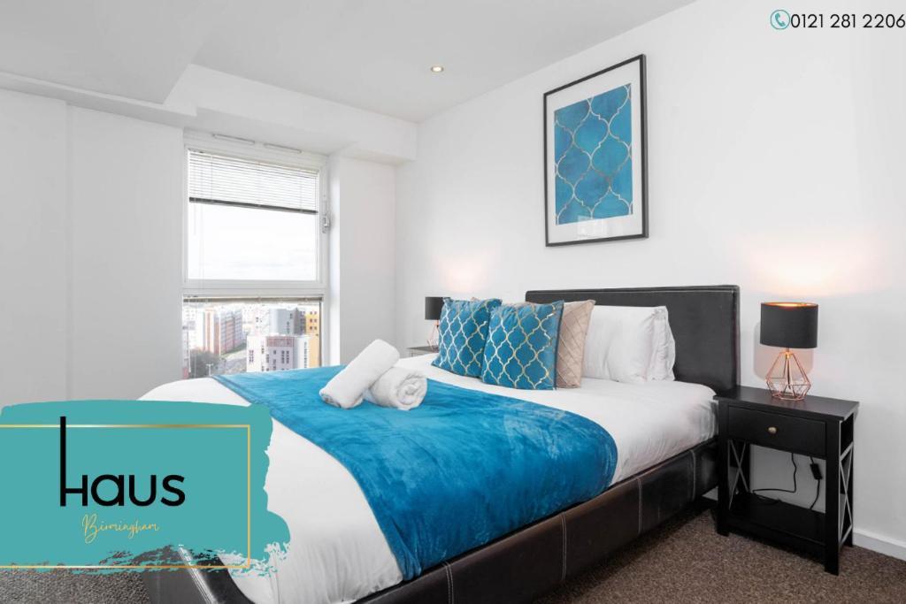 Apartment Duplex Penthouse - Centre - 2 Bedroom - Secure Parking - Terrace - Skyline Views *
