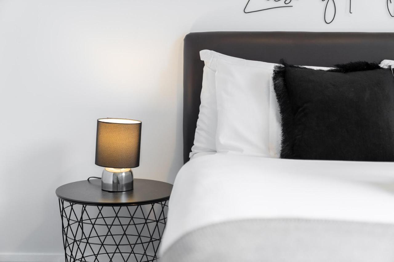 Apartment Stunning Night-Life 1 Bedroom Apartment - Arcadian