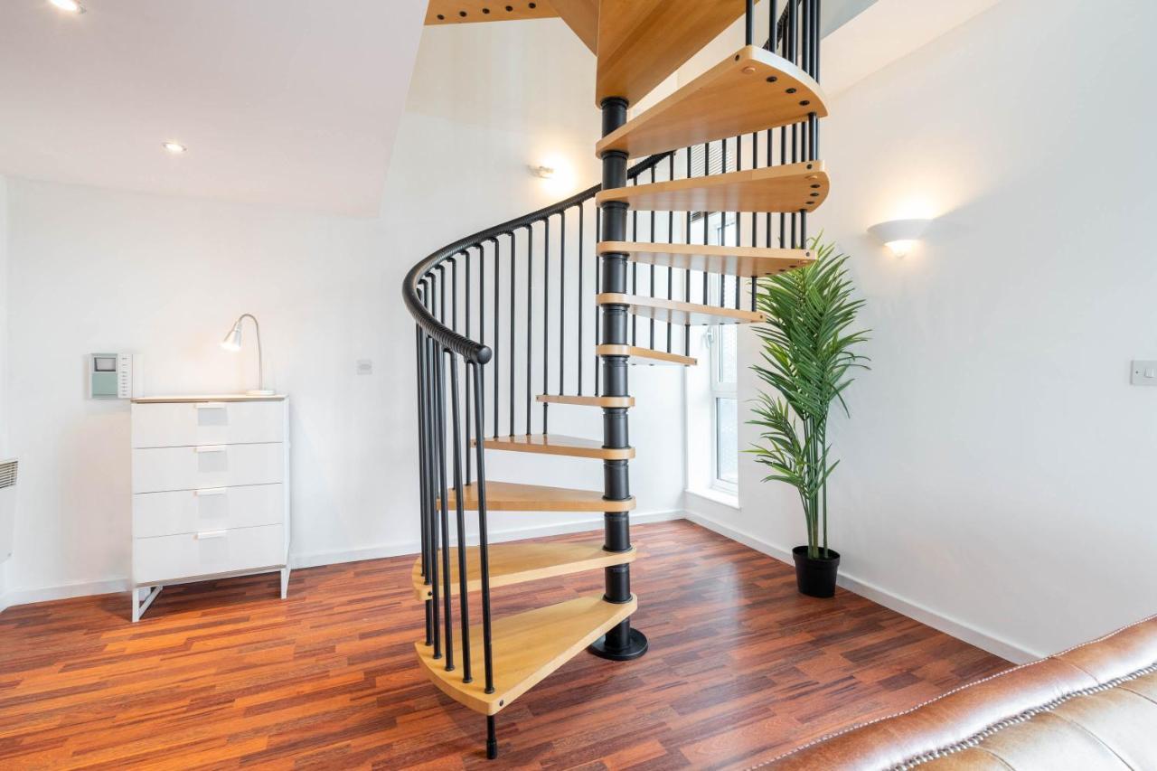 Duplex Penthouse - Centre - 2 Bedroom - Secure Parking - Terrace - Skyline Views * Birmingham