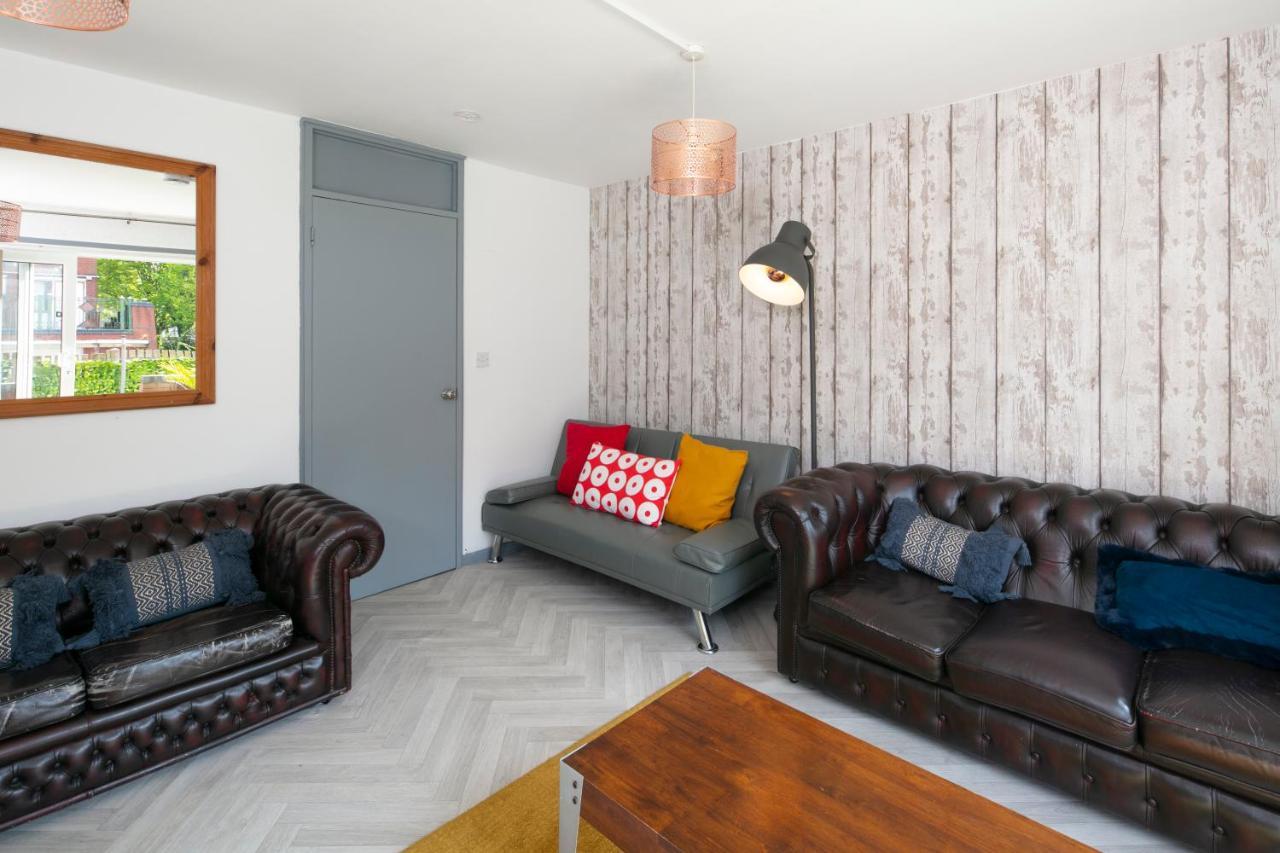 B16 Arena - 3 Bedrooms, 2 Bathrooms, Parking Space - Private - 欢迎 *
