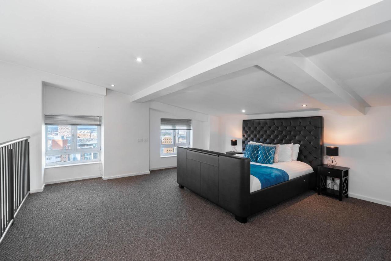 Duplex Penthouse - Centre - 2 Bedroom - Secure Parking - Terrace - Skyline Views Apartment *