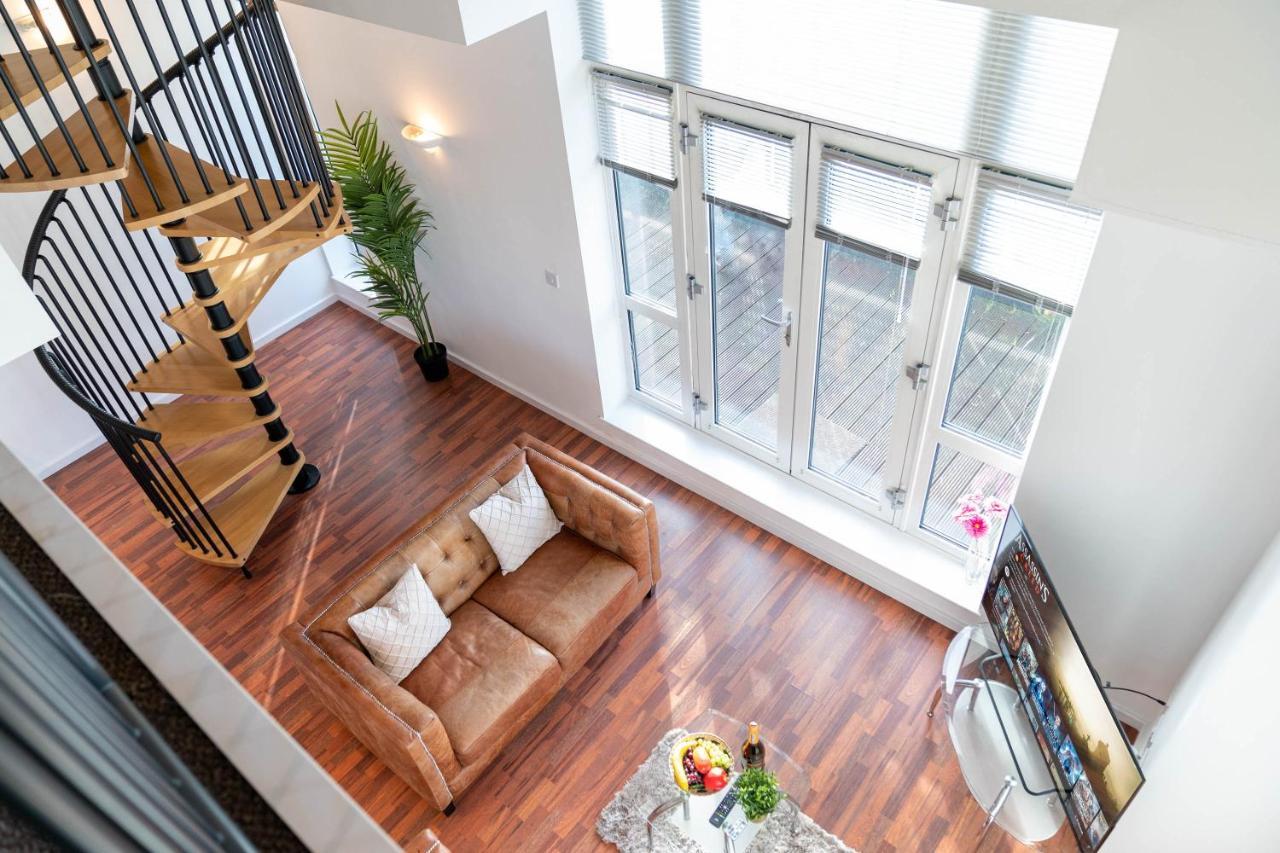 Duplex Penthouse - Centre - 2 Bedroom - Secure Parking - Terrace - Skyline Views Birmingham