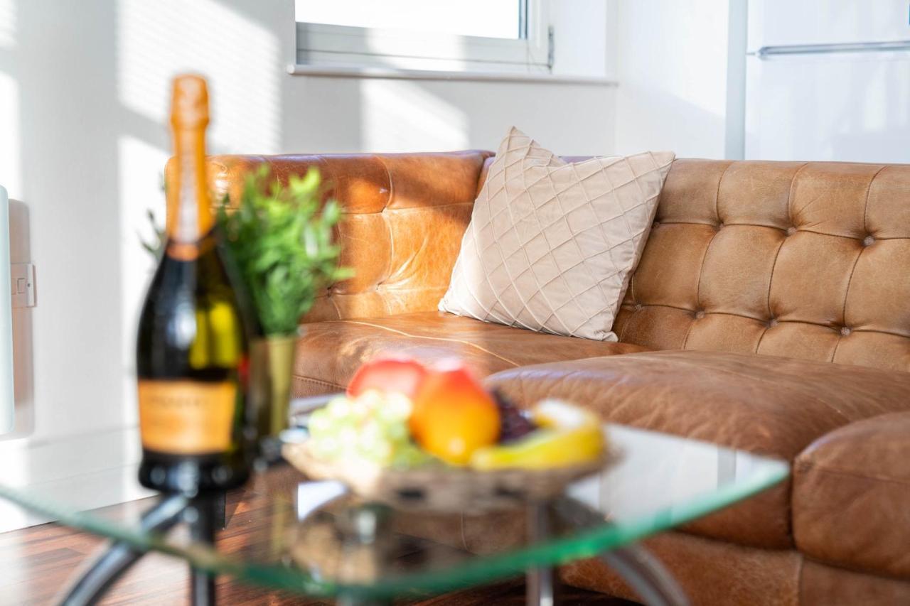 Duplex Penthouse - Centre - 2 Bedroom - Secure Parking - Terrace - Skyline Views *