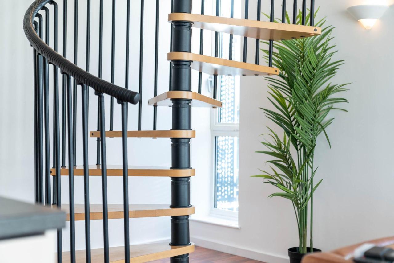 Duplex Penthouse - Centre - 2 Bedroom - Secure Parking - Terrace - Skyline Views *