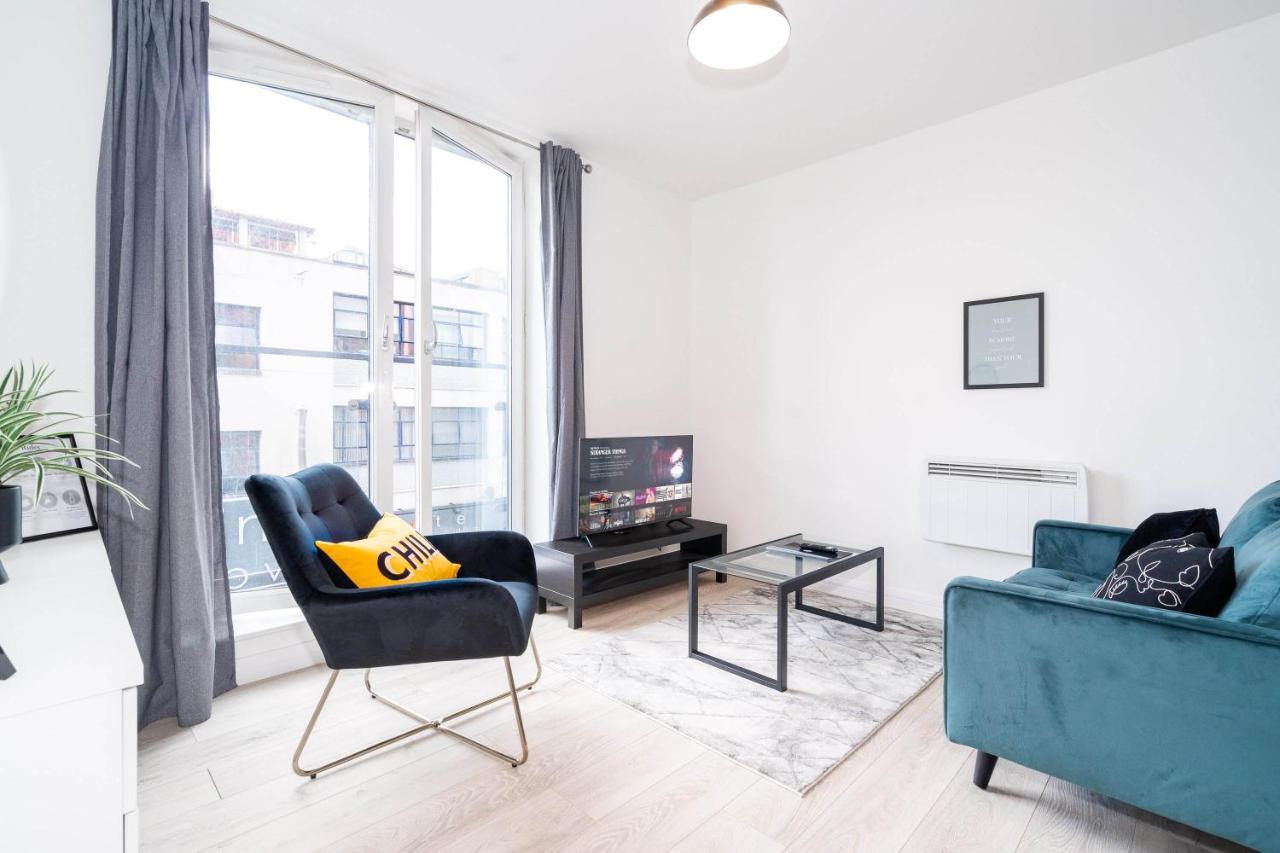 Stunning Night-Life 1 Bedroom Apartment - Arcadian *