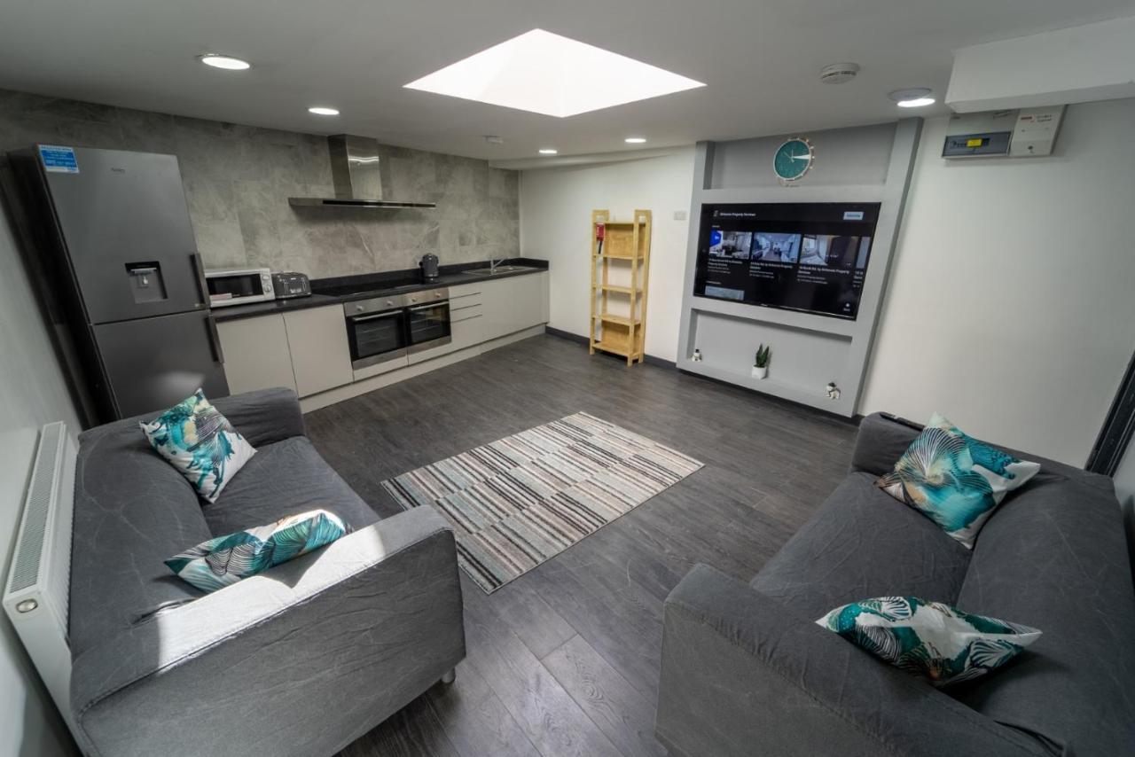 Sa Equipped 10 Mins From Centre And Next To Uob! Guest house