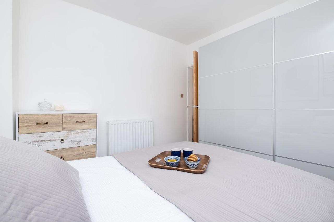 Night - Beta House Holiday home Birmingham