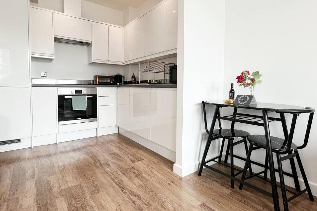 Apartment Anchor Duo