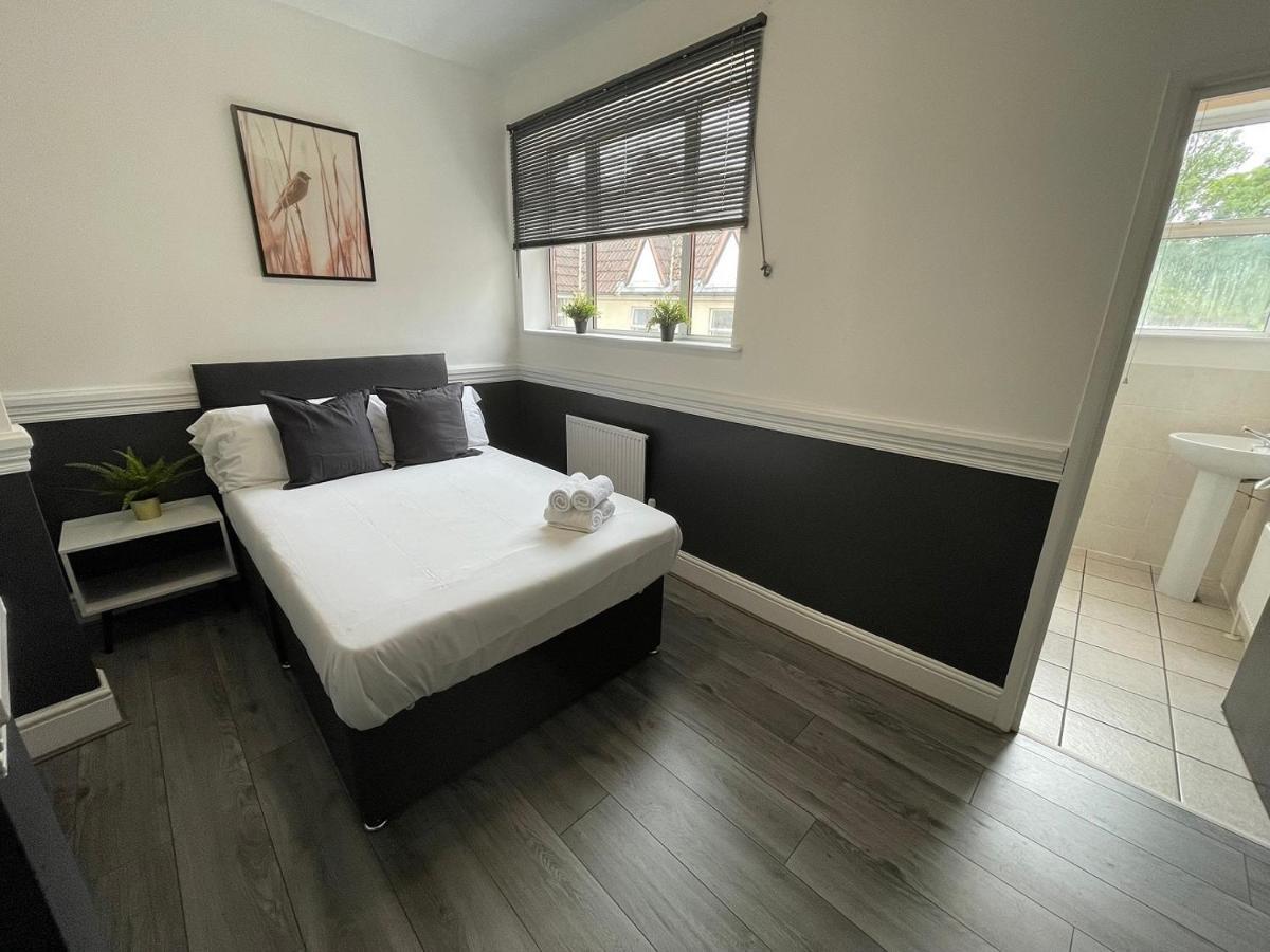 Pluxa Bearwood Hotel Double Bedroom With Car Park Birmingham