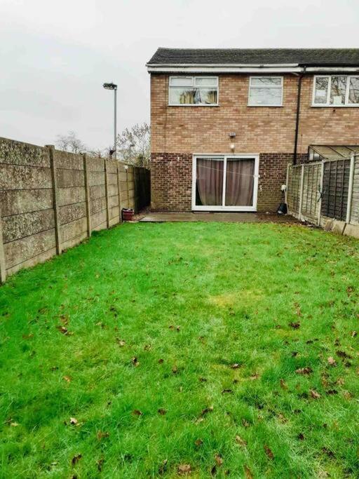 Mayfair Place - Cosy 3 Bedroom House With Free Parking