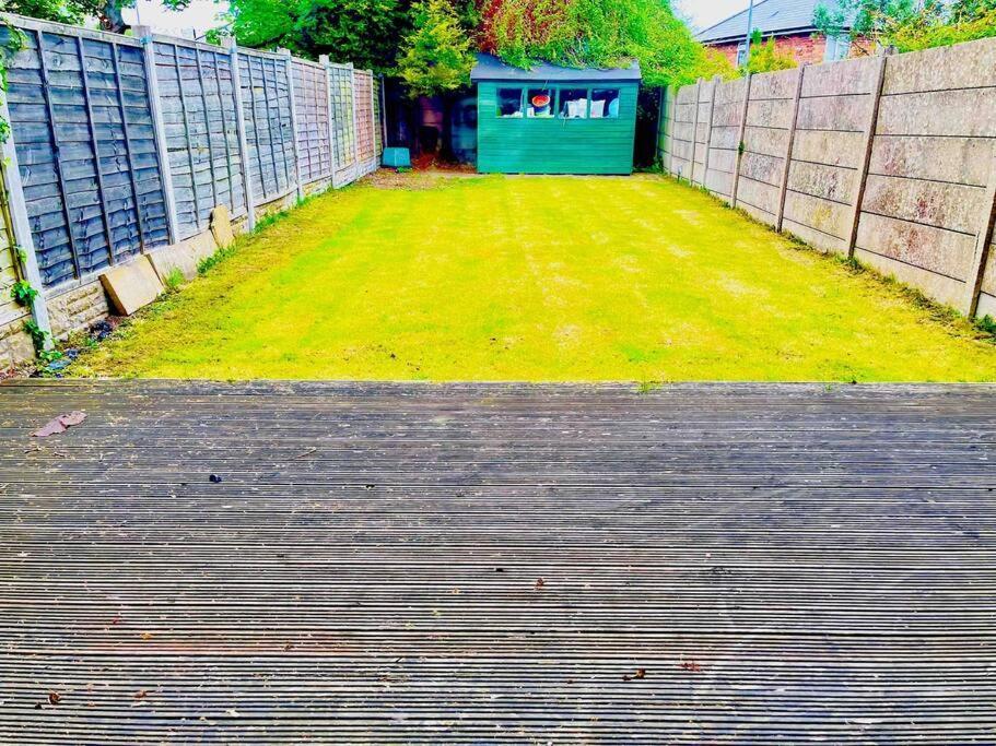 Mayfair Place - Cosy 3 Bedroom House With Free Parking *