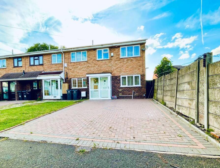 Apartment Mayfair Place - Cosy 3 Bedroom House With Free Parking *