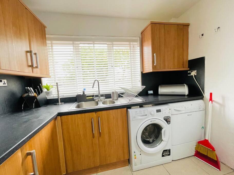 Mayfair Place - Cosy 3 Bedroom House With Free Parking Apartment Birmingham