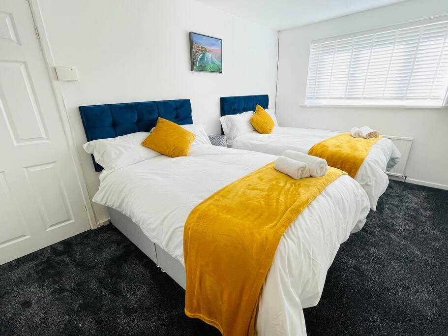 Mayfair Place - Cosy 3 Bedroom House With Free Parking Apartment
