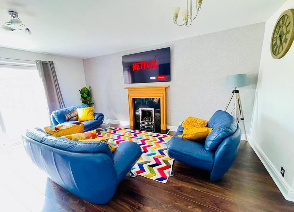 Mayfair Place - Cosy 3 Bedroom House With Free Parking Apartment *