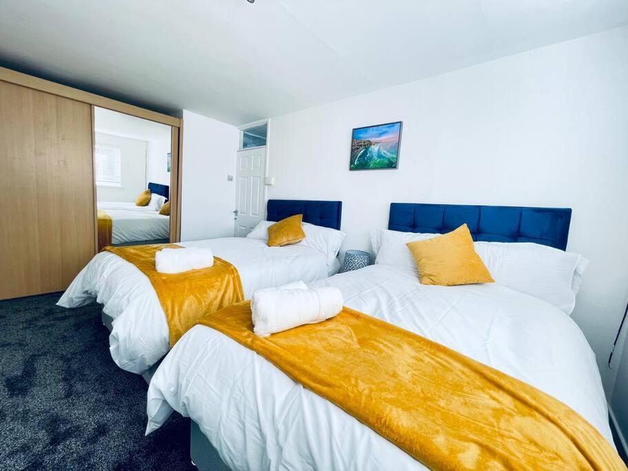 Apartment Mayfair Place - Cosy 3 Bedroom House With Free Parking *