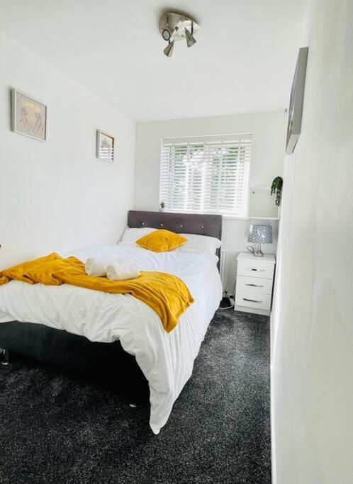 Mayfair Place - Cosy 3 Bedroom House With Free Parking Apartment