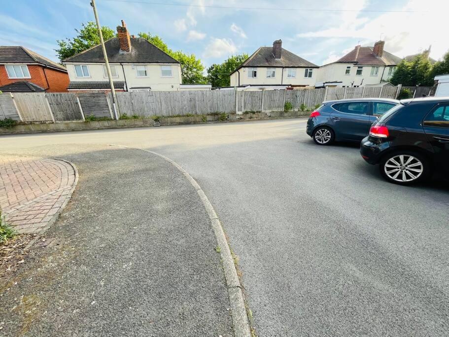 Mayfair Place - Cosy 3 Bedroom House With Free Parking *