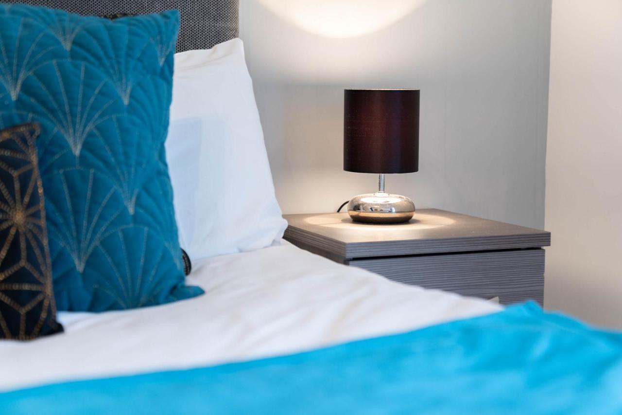 Centre - 2 Bedroom - Gated Development - Secure Parking - Netflix - Wifi -top Rated * Birmingham
