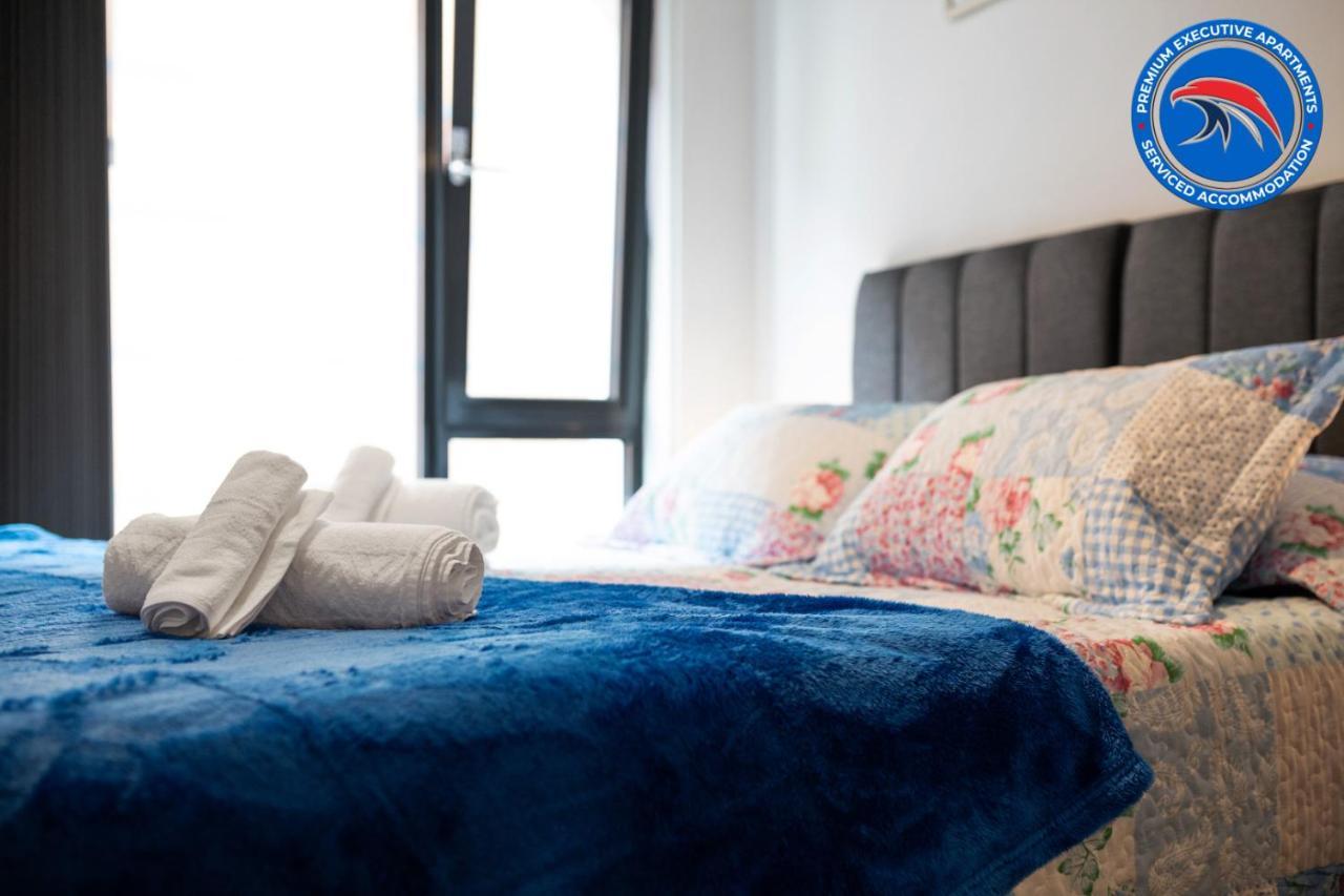 St Martins Place: Extended With Free Gym & Cinema Apartment *