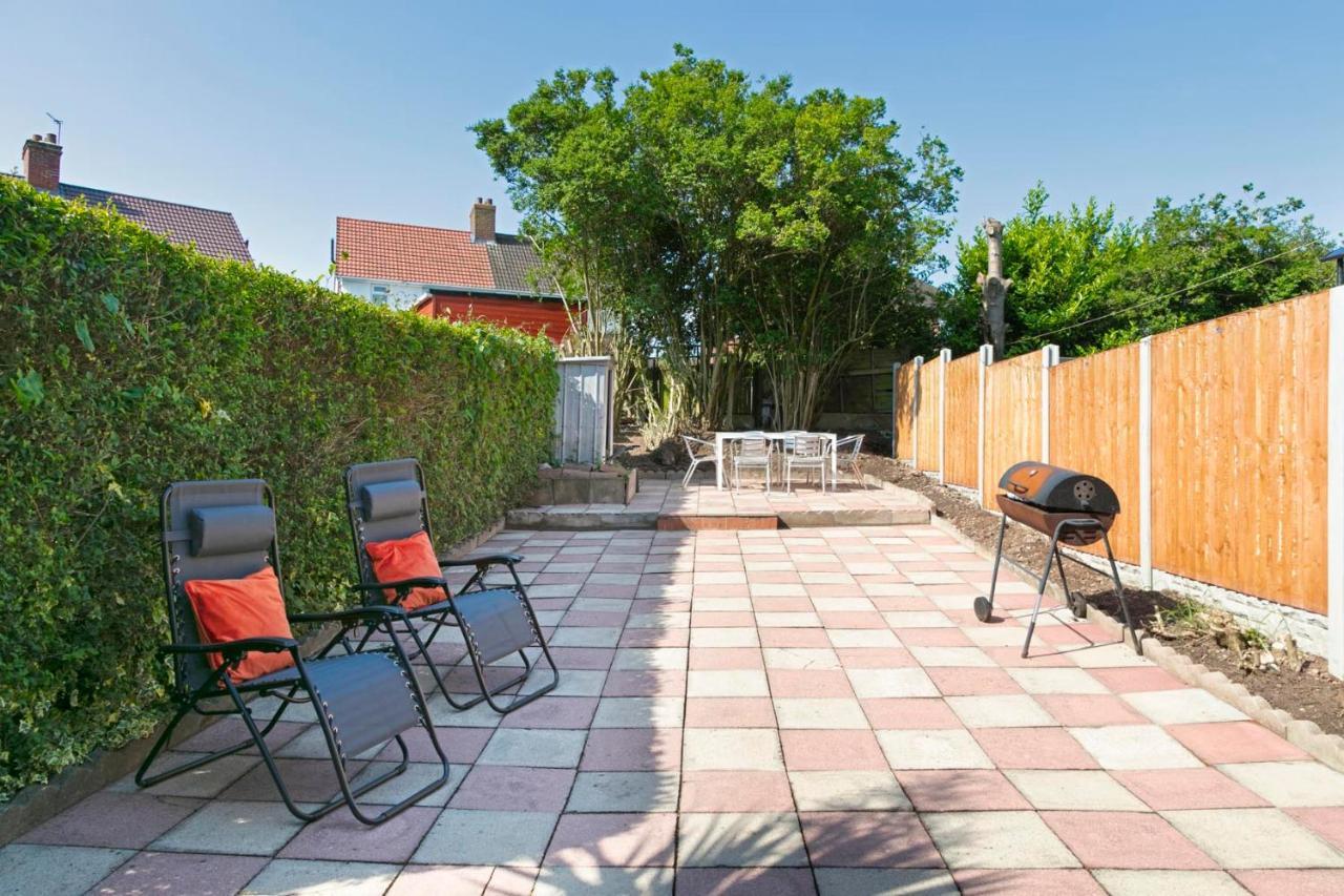 B67 Church View - 3 Bedrooms, 2 Bathrooms, Parking, Ev Charger, 欢迎 Holiday home Birmingham