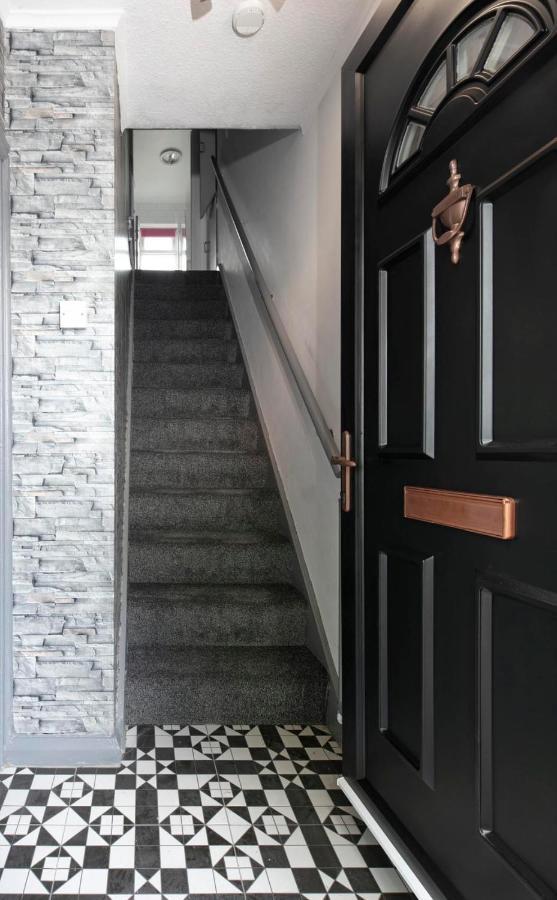 B67 Church View - 3 Bedrooms, 2 Bathrooms, Parking, Ev Charger, 欢迎