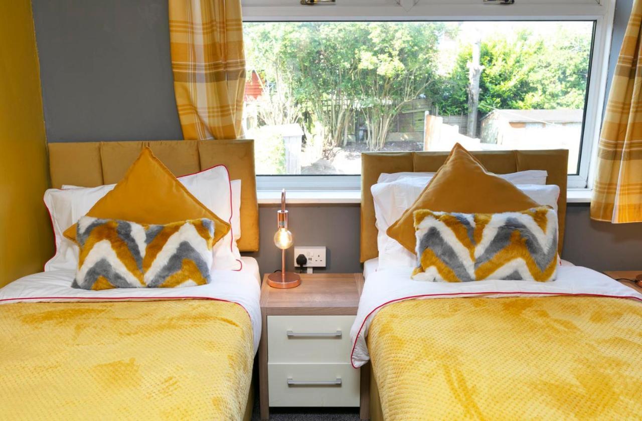 B67 Church View - 3 Bedrooms, 2 Bathrooms, Parking, Ev Charger, 欢迎