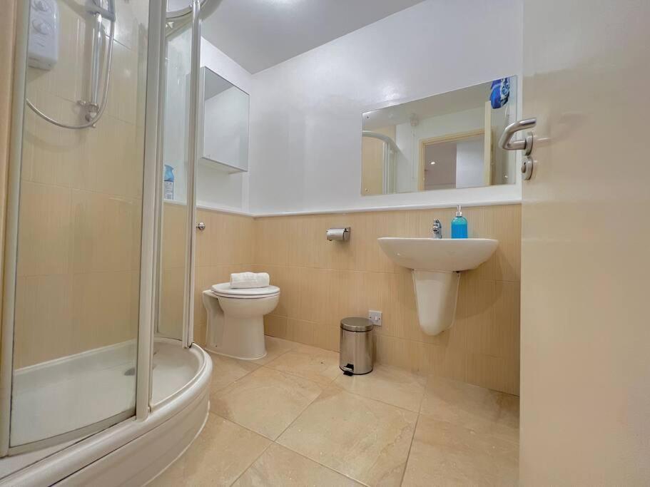 Grand City-centre + Parking Apartment Birmingham